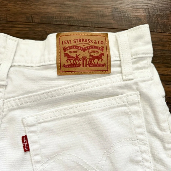 Levi’s High Rise Cut Off Distressed Solid White Jeans Shorts Womens Size 27 - Picture 3 of 5